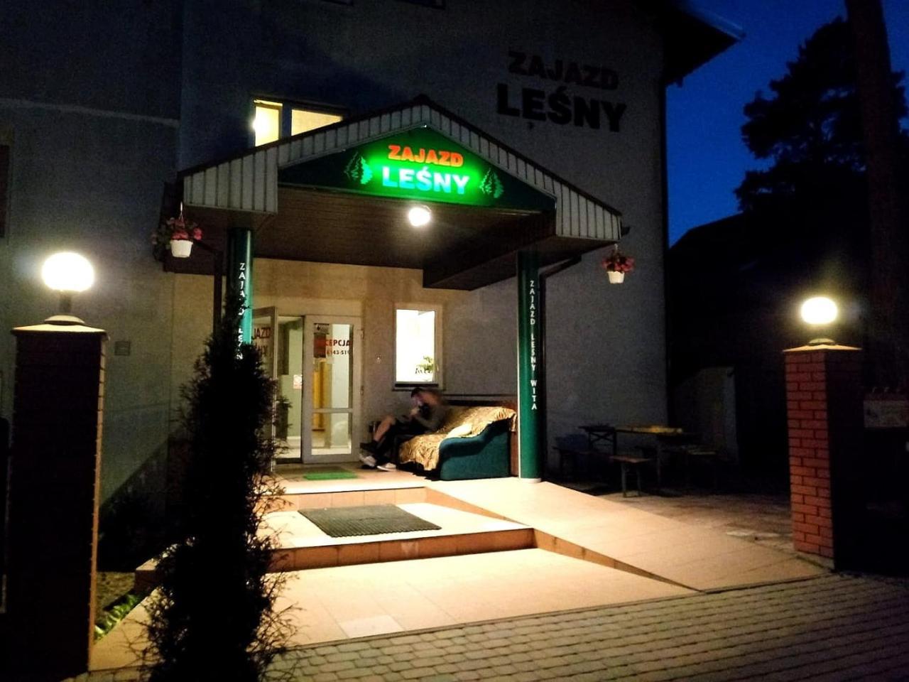 Zajazd Lesny Тушен Екстериор снимка